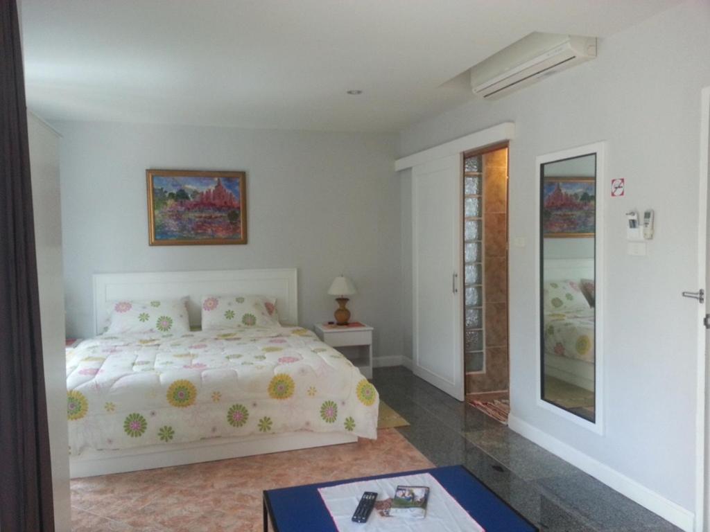 Yiasu Bed And Breakfast Паттайя Номер фото